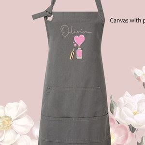 5 Essential Features Of Nail Tech Aprons