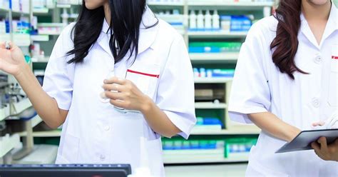 5 Key Differences: Pharmacy Tech Vs Medical Assistant