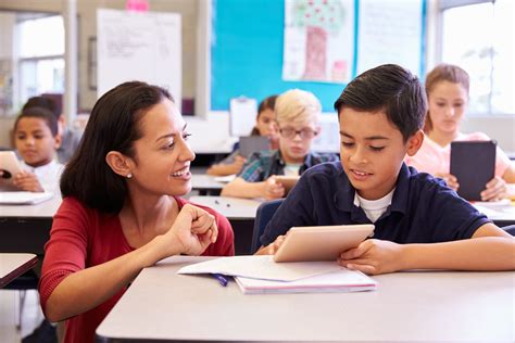 5 Ways Hispanic Learning Centers Foster Success