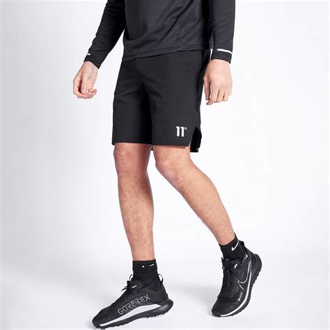 5 Ways To Style Black Tech Shorts