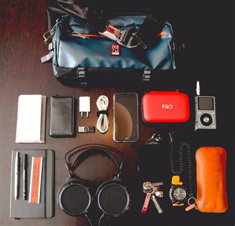 7 Essentials To Carry In A Crossbody Tech Bag