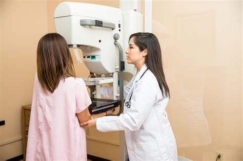 Can A Mammogram Technician See Cancer Early