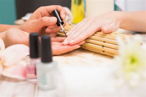 Learn Nail Tech Online For Free Today